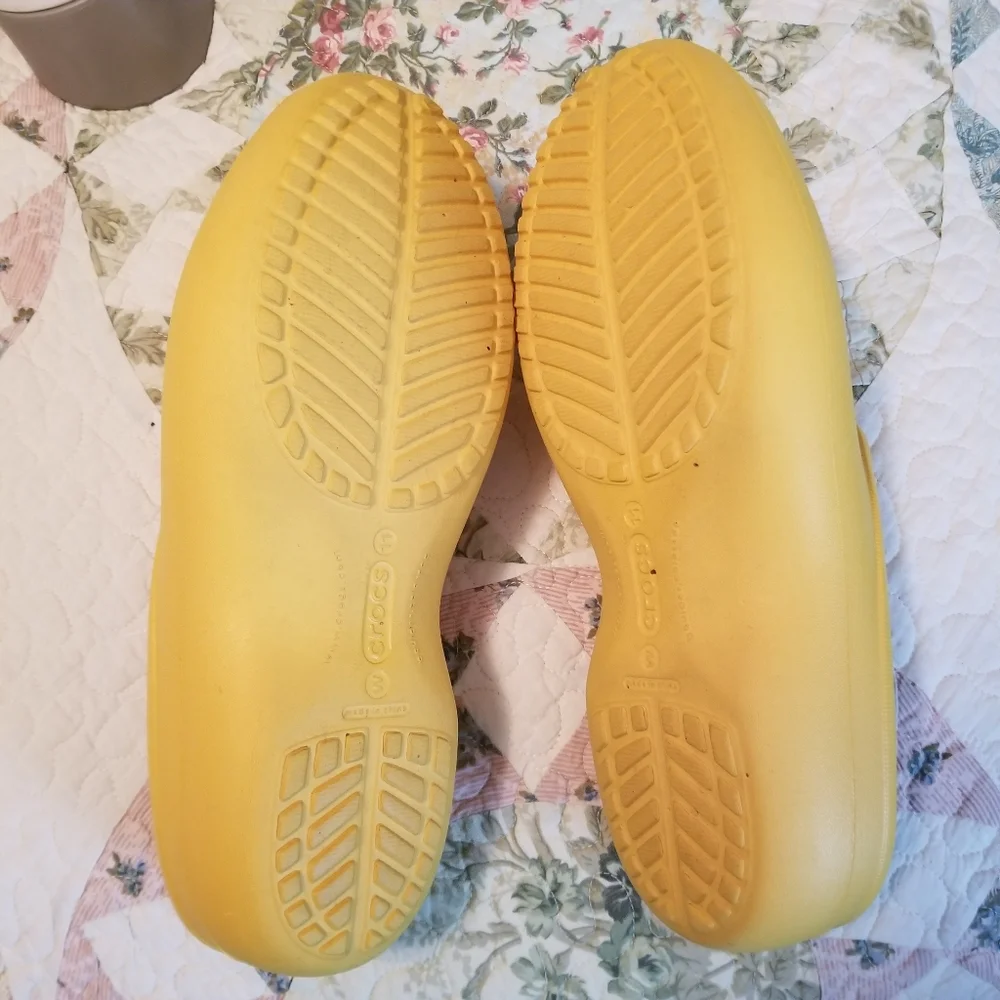 🌻 Crocs Clogs - Picture 4 of 9